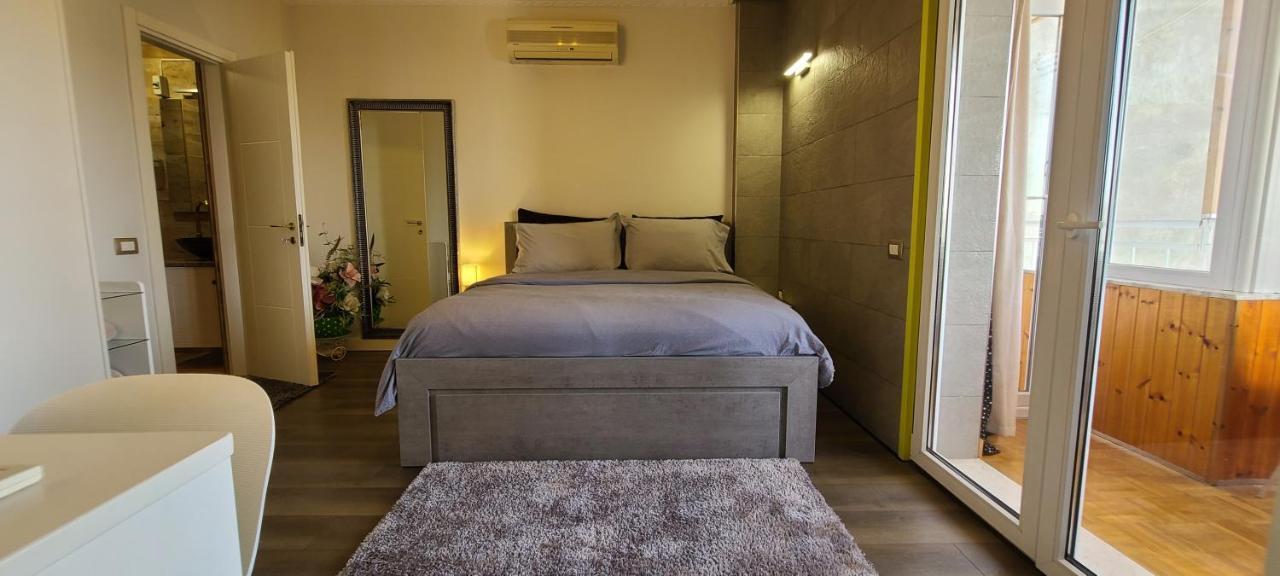 Oro Apartments Tirana Esterno foto