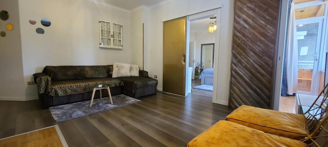 Oro Apartments Tirana Esterno foto